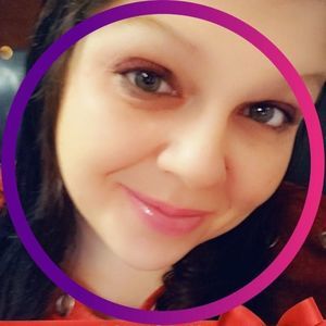 Meet your Posher, Claudia